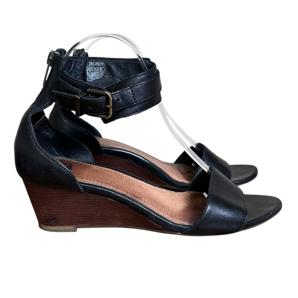 UGG Char Women’s Black Leather Wedge Sandal Wood Zip-up Back Sz 8 Ankle Strap - Picture 2 of 11